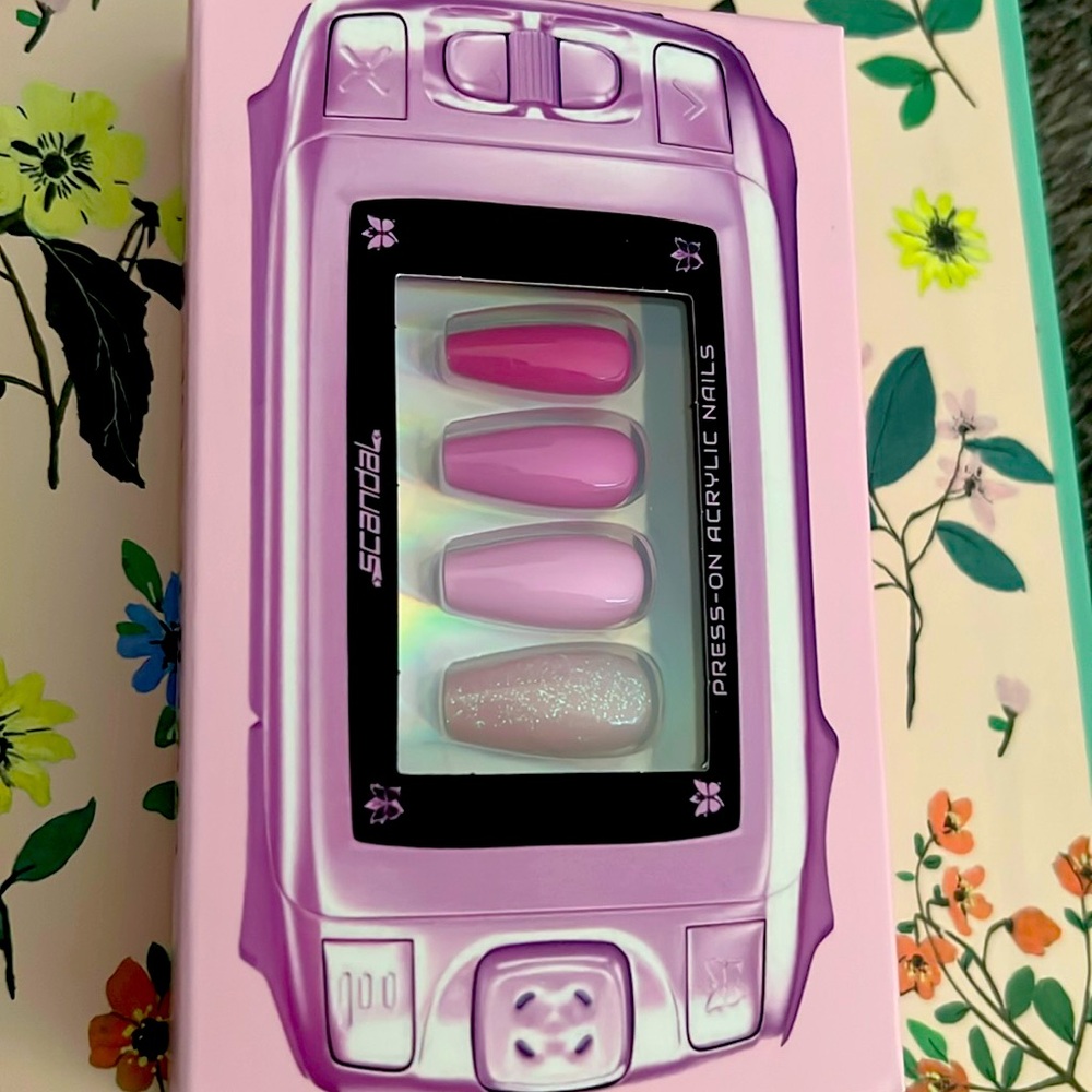 💅🏻Scandal Beauty Wednesday Coffin Shape Press On Nails